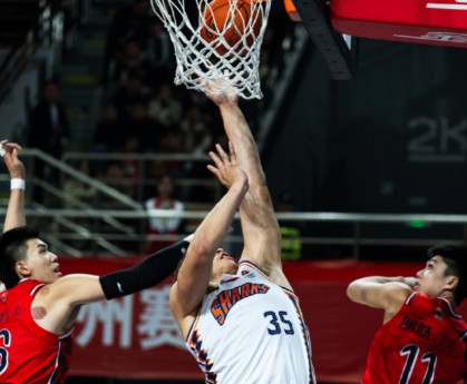 皇冠体育登录-赛后突围战来临，深圳男篮围绕德甲单刀错失，气氛紧张，纪律约束更严格(勒沃库森2025赛程表)